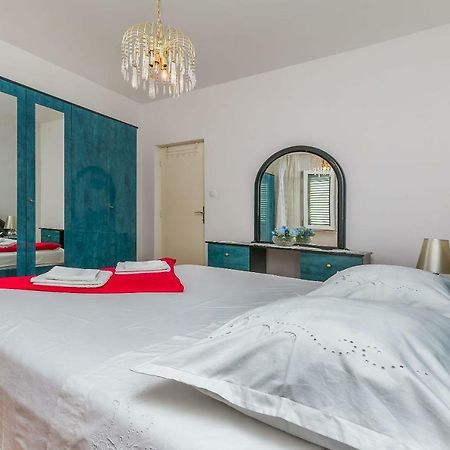 Apartment Marijana Оміш Екстер'єр фото